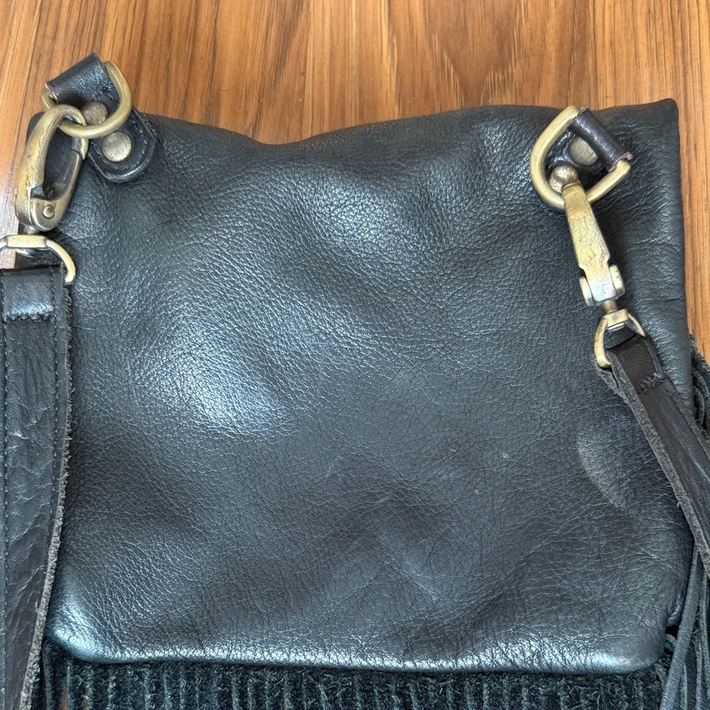 Fringe Black Leather Crossbody Bag - Picture 4 of 4